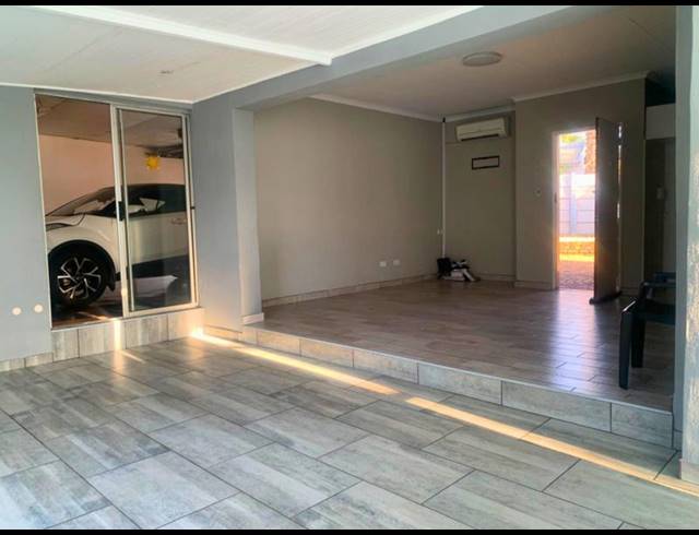 2 BEDROOM PROPERTY TO RENT IN GLEN MARAIS